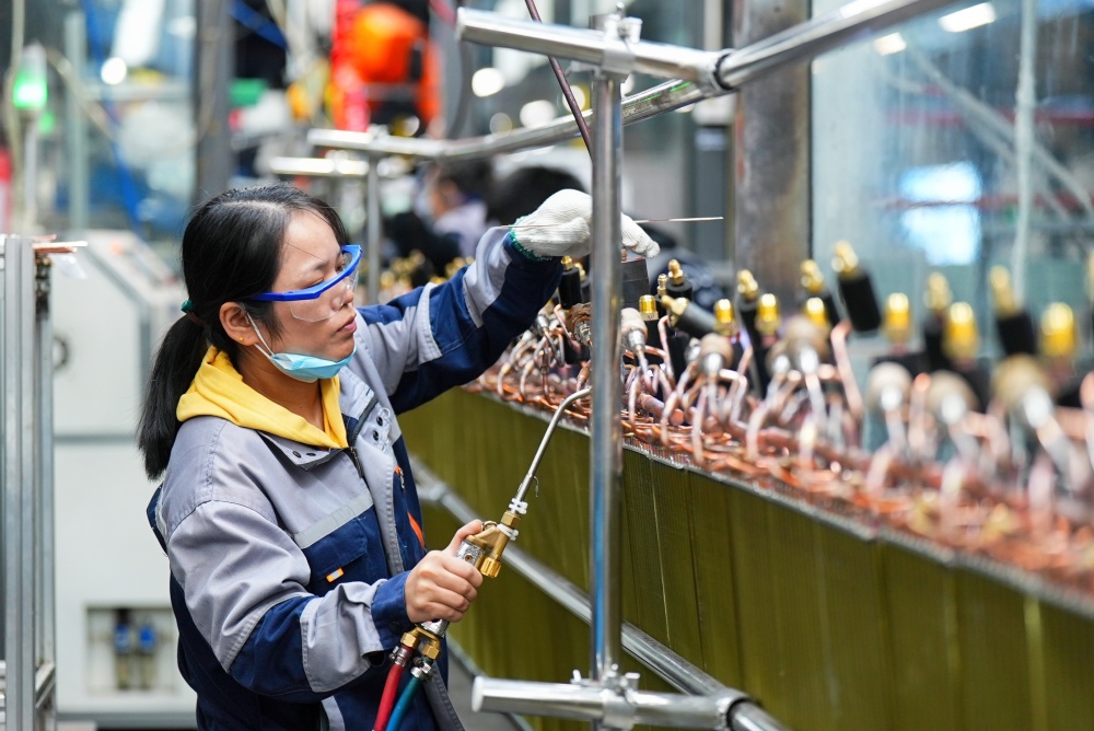 武漢美的暖通工廠 AI質檢革新制冷設備制造，實現產品“下線即合格”